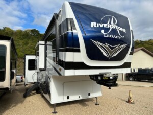 *SOLD ’22 Riverstone Legacy 39RKFB