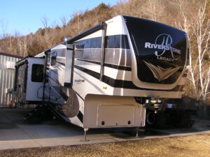 *SOLD* Riverstone Legacy 39RKFB