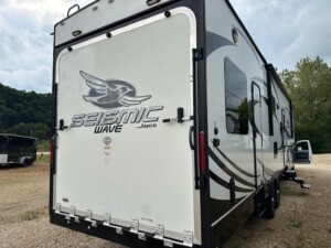 2017 Jayco Seismic Wave 310 13ft Garage