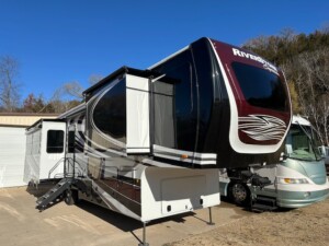 ’23 Riverstone Signature 421RL